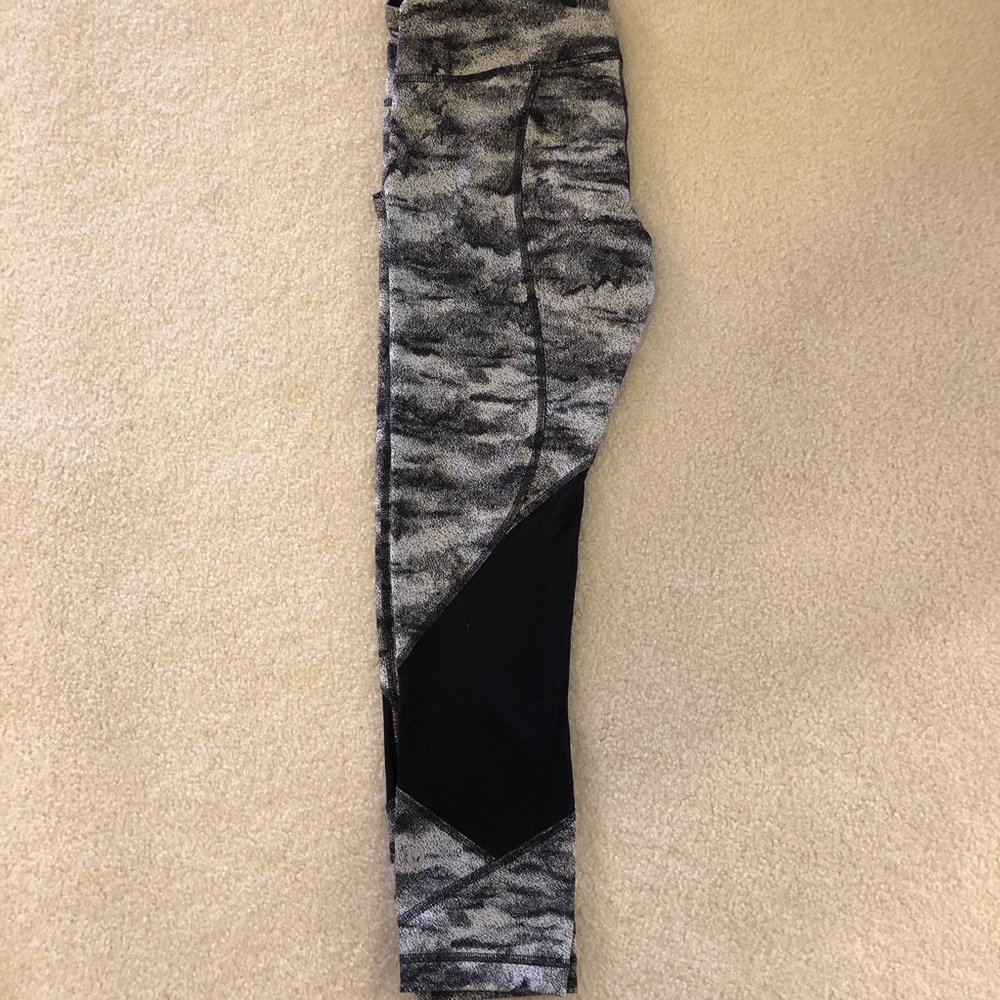 Like NEW Lululemon 🍋 Pace Rival Crops size